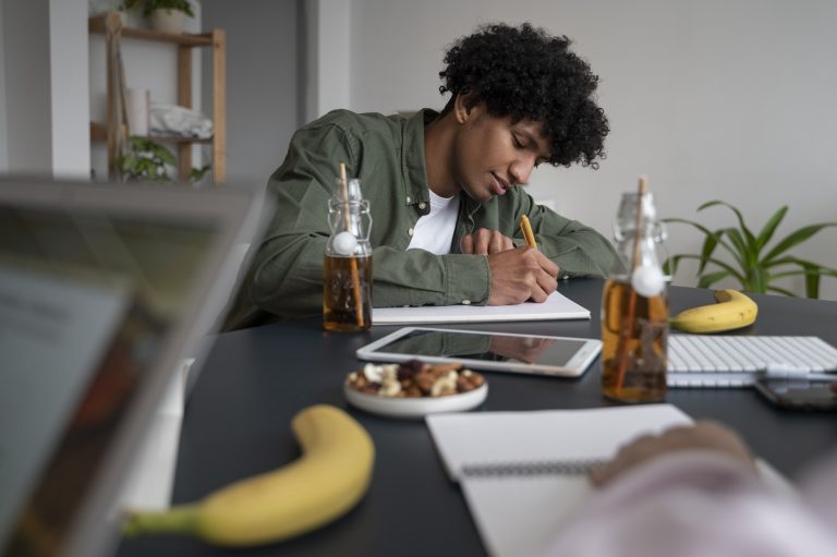 people-drinking-kombucha-gathering